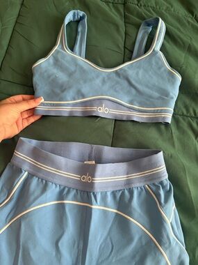 ALO Yoga Sky Blue Padded Seamless Sports Bra with White Trim & Leggings set